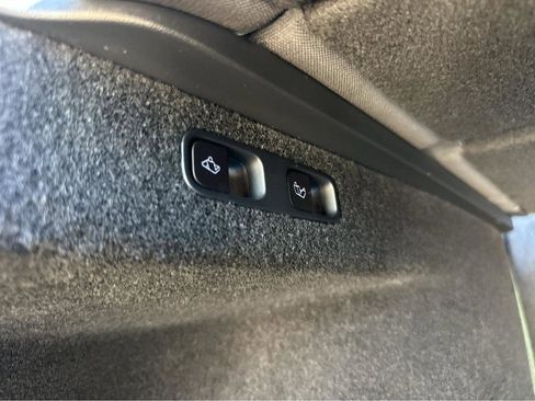 Used 2023 Tesla Model Y Performance image 34