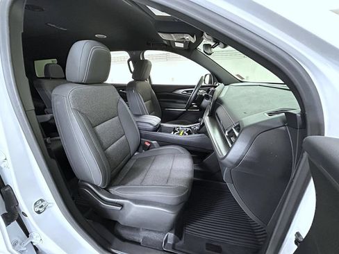 Certified 2025 Chevrolet Traverse LT AWD/4WD image 16