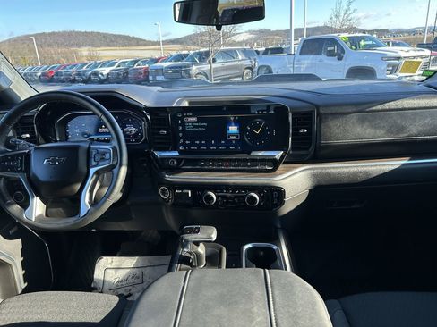 Used 2025 Chevrolet Silverado 1500 LT Trail Boss w/ Convenience Package II image 18