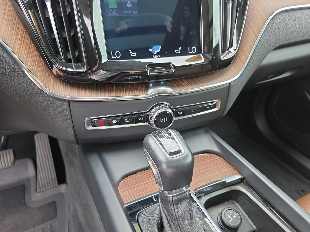 Used 2019 Volvo XC60 T6 Momentum w/ Multimedia Package AWD/4WD image 27