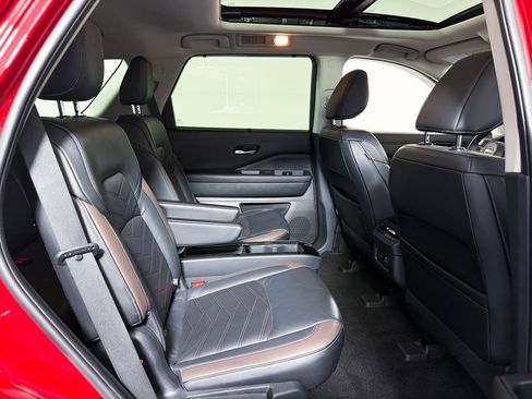 Used 2022 Nissan Pathfinder Platinum w/ Cargo Package image 37