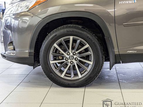 Used 2019 Toyota Highlander XLE image 9