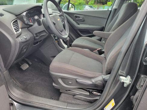 Used 2019 Chevrolet Trax LS FWD image 26