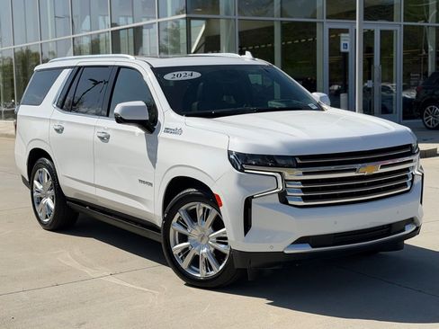 Used 2024 Chevrolet Tahoe High Country image 3