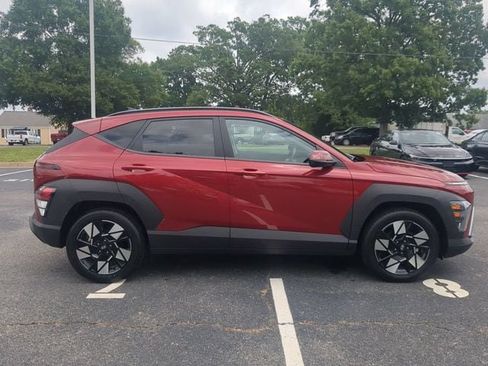 Used 2025 Hyundai Kona SEL FWD image 3