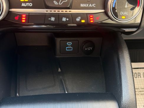 Used 2022 Ford Escape SEL w/ Technology Package image 28