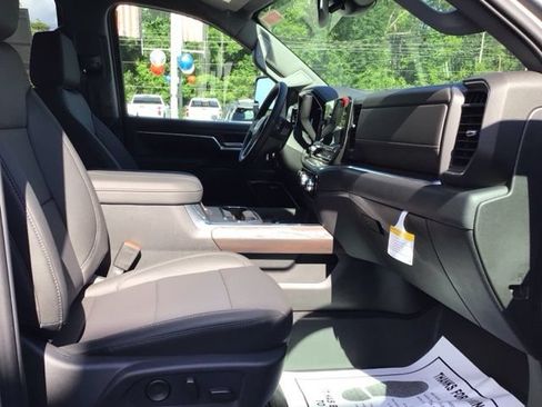 New 2026 GMC Sierra 2500 SLT AWD/4WD image 24