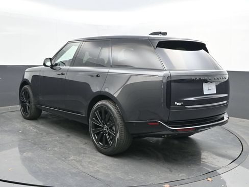 Used 2025 Land Rover Range Rover SE AWD/4WD image 3