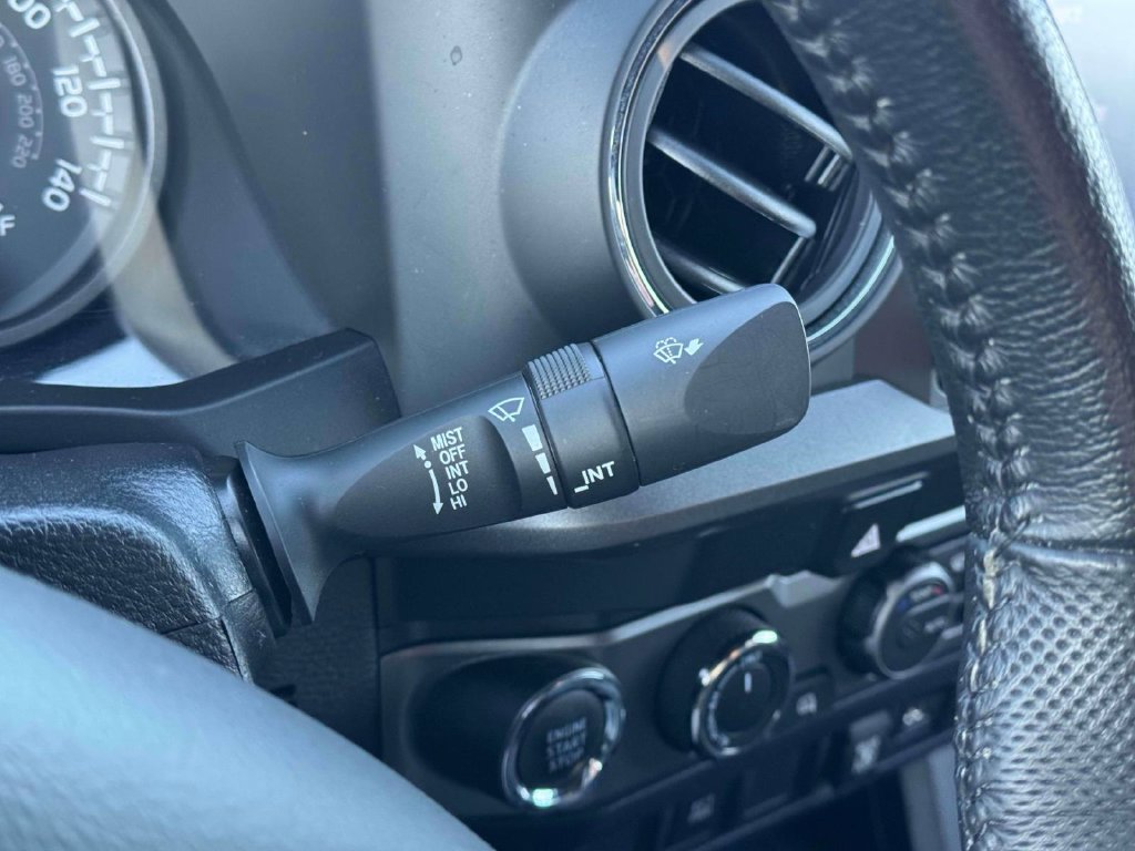 Used 2022 Toyota Tacoma TRD Off-Road AWD/4WD image 24