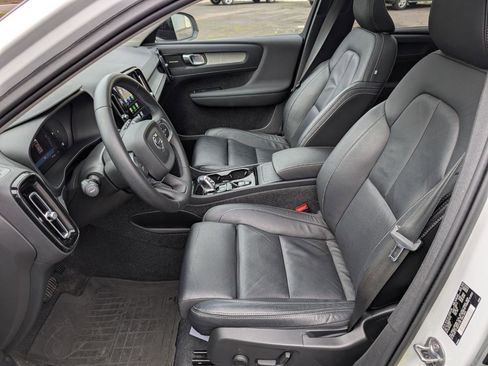 Used 2023 Volvo XC40 B5 Ultimate w/ Protection Package Premier image 10