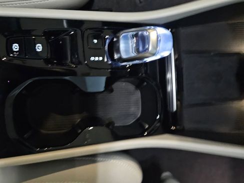 Certified 2024 Volvo XC40 B5 Plus w/ Climate Package AWD/4WD image 23