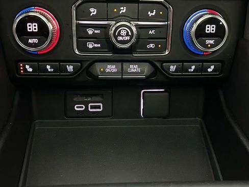 Used 2021 GMC Yukon SLT w/ SLT Premium Package image 26