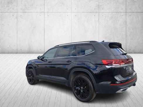 Used 2025 Volkswagen Atlas SE image 7