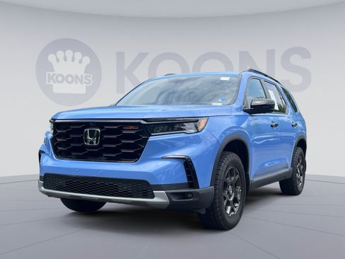 Used 2025 Honda Pilot TrailSport image 1