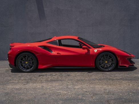 Used 2019 Ferrari 488 Pista Coupe RWD image 6