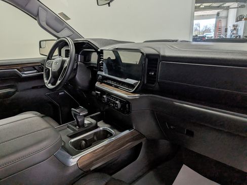Used 2024 Chevrolet Silverado 1500 LT Trail Boss w/ Convenience Package II AWD/4WD image 19
