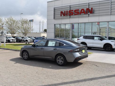 Used 2026 Nissan Sentra SV w/ Floor Mat Package FWD image 5