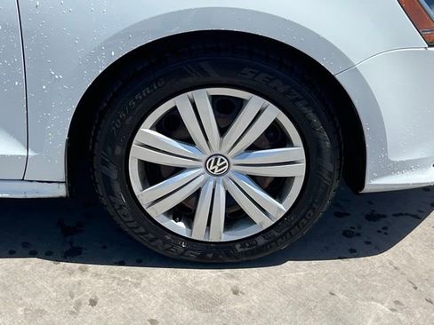 Used 2017 Volkswagen Jetta S w/ Jetta S Cold Weather Package image 5