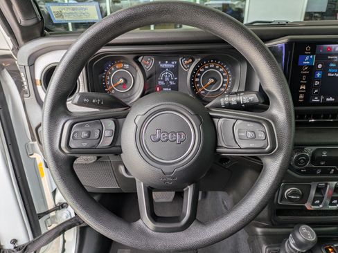 Used 2025 Jeep Wrangler Sport AWD/4WD image 18