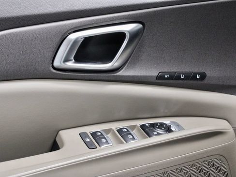 Used 2026 Kia Carnival EX FWD image 24