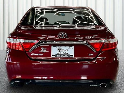 Used 2016 Toyota Camry SE image 5
