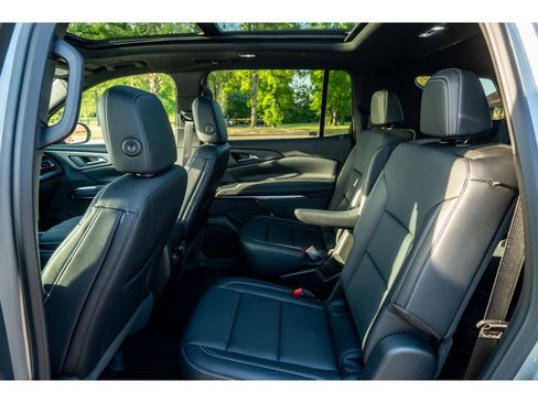 Used 2026 Chevrolet Traverse LT w/ Sun and Wheel Package FWD image 15