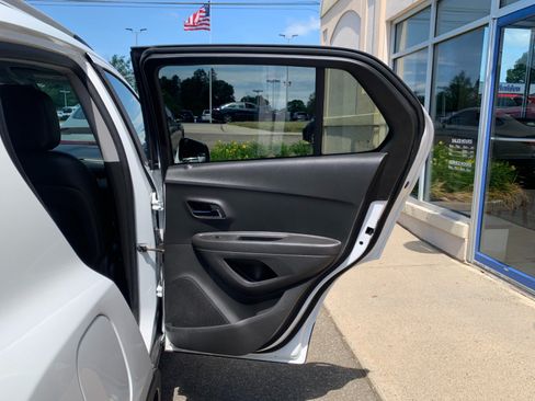 Used 2019 Chevrolet Trax LT w/ LT Convenience Package AWD/4WD image 31