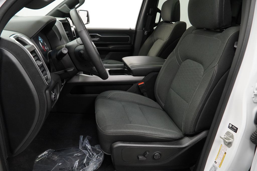Used 2025 RAM 1500 Big Horn AWD/4WD image 3