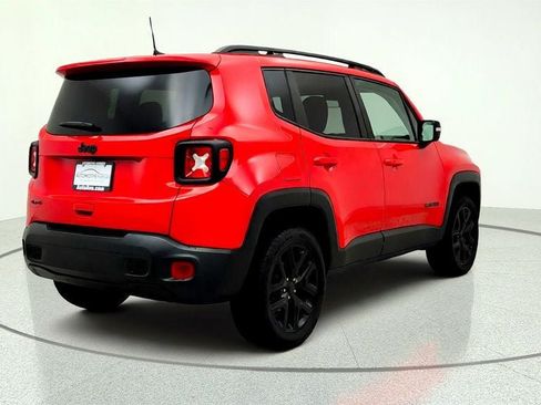 Used 2023 Jeep Renegade Altitude w/ Sun/Sound Group AWD/4WD image 5