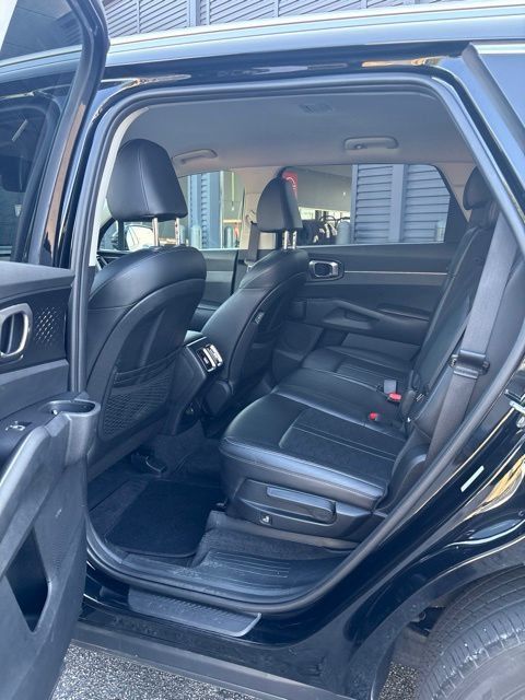 Used 2024 Kia Sorento S w/ Panoramic Sunroof Package FWD image 6