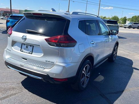 Used 2019 Nissan Rogue SV w/ Premium Package AWD/4WD image 5