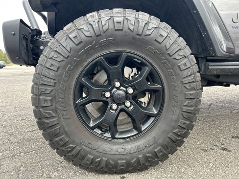 Used 2019 Jeep Wrangler Unlimited Sahara AWD/4WD image 39