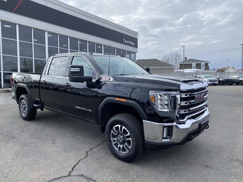 Used 2023 GMC Sierra 2500 SLE w/ SLE Value Package; image 8