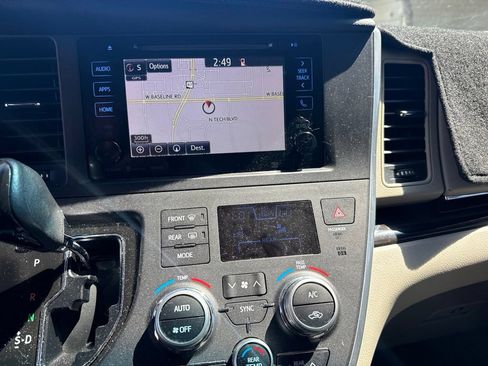 Used 2017 Toyota Sienna XLE w/ XLE Navigation Package AWD/4WD image 11