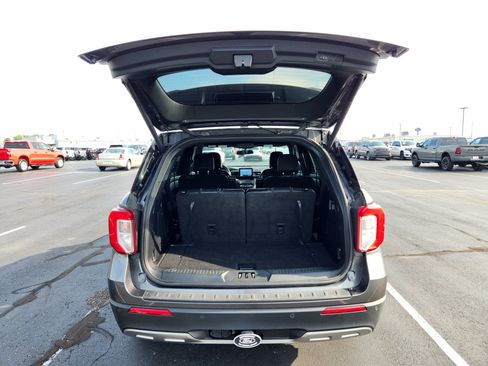 Used 2020 Ford Explorer XLT w/ Equipment Group 202A AWD/4WD image 10