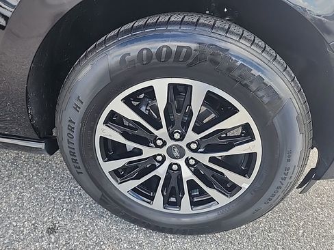 Used 2025 Ford Expedition Max Platinum image 4