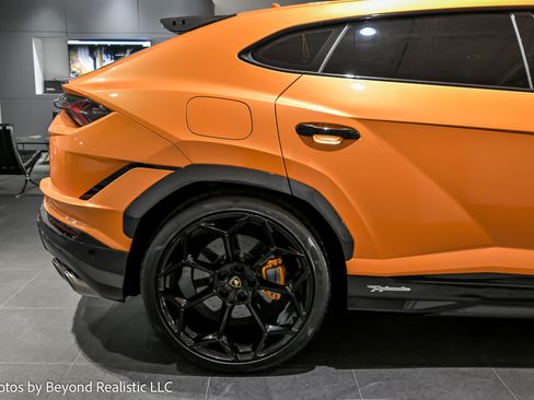 Used 2024 Lamborghini Urus Performante image 11