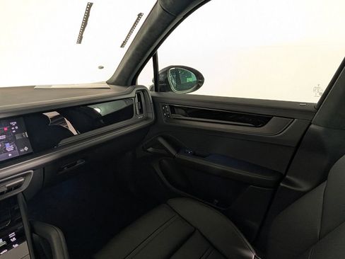 New 2026 Porsche Cayenne GTS AWD/4WD image 23