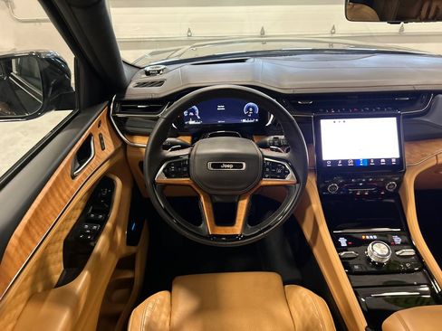 Used 2023 Jeep Grand Cherokee L Summit AWD/4WD image 27