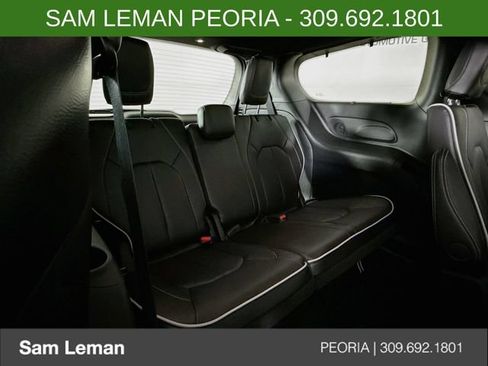 New 2027 Chrysler Pacifica Limited FWD image 27