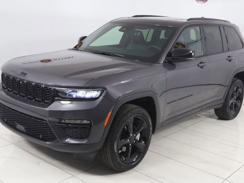 Used 2024 Jeep Grand Cherokee Limited w/ Luxury Tech Group II image 23