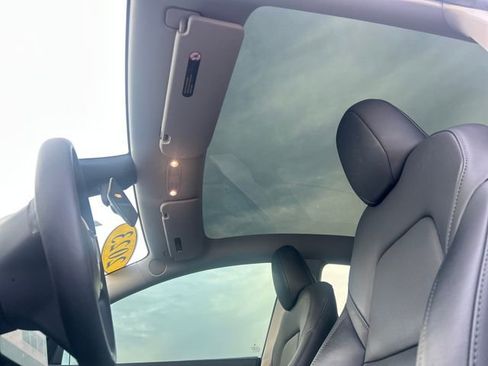 Used 2023 Tesla Model Y Performance image 27