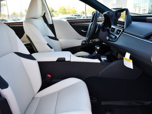 New 2025 Lexus ES 300h w/ Premium Package image 32