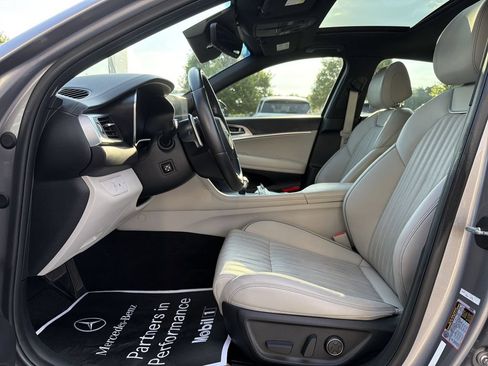 Used 2022 Genesis G70 2.0T w/ Prestige Package RWD image 11