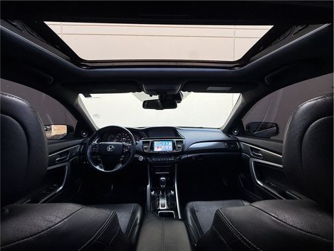Used 2016 Honda Accord Touring image 14