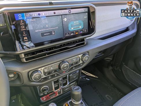 Used 2024 Jeep Gladiator Mojave AWD/4WD image 11