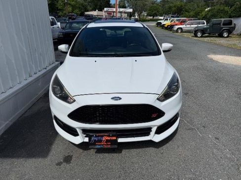 Used 2017 Ford Focus ST w/ Equipment Group 402A FWD image 16