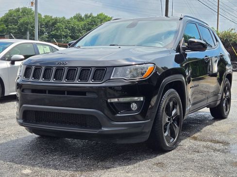 Used 2020 Jeep Compass Latitude FWD image 2