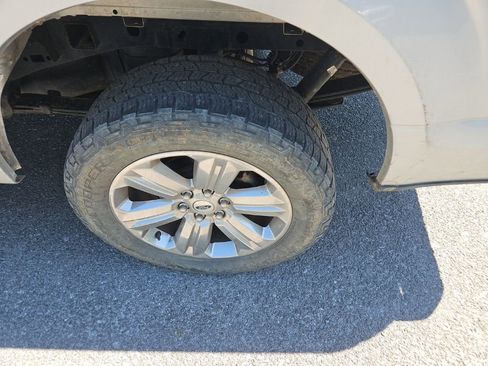 Used 2019 Ford F150 XLT w/ Equipment Group 302A Luxury AWD/4WD image 12