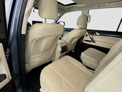 Used 2023 Lexus GX 460 Premium w/ Accessory Package image 29